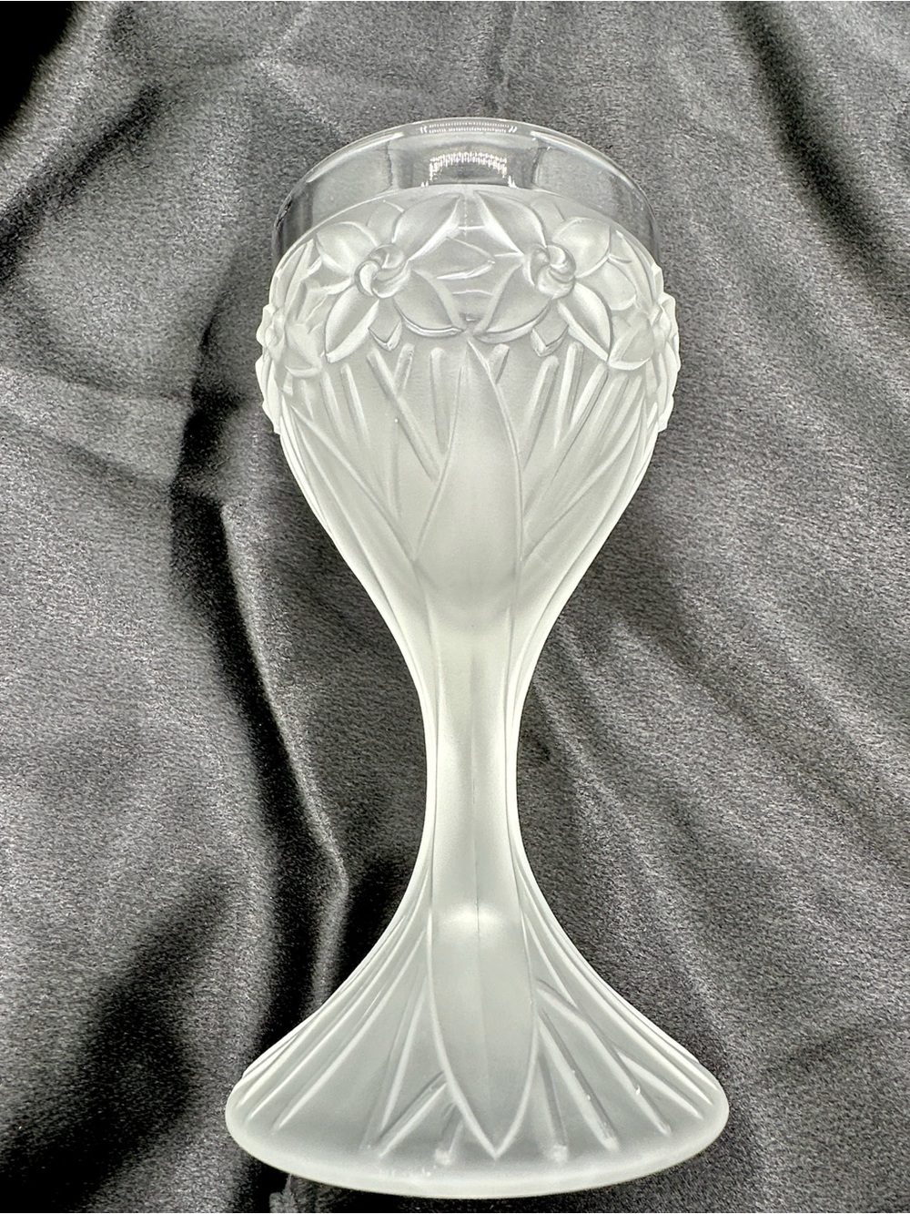 Art Deco: 2 Frosted Pressed Glass Floral Wine glasses. Vintage Italy.